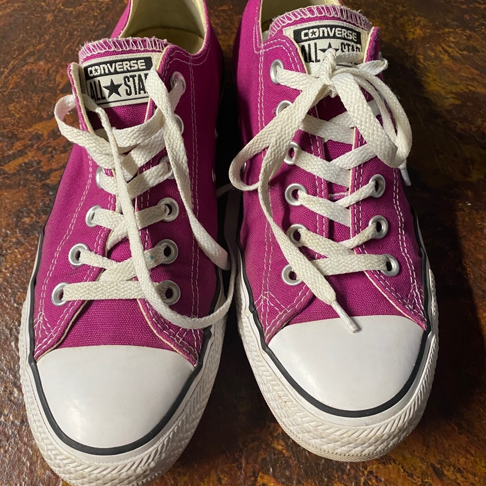Pink Converse size 9